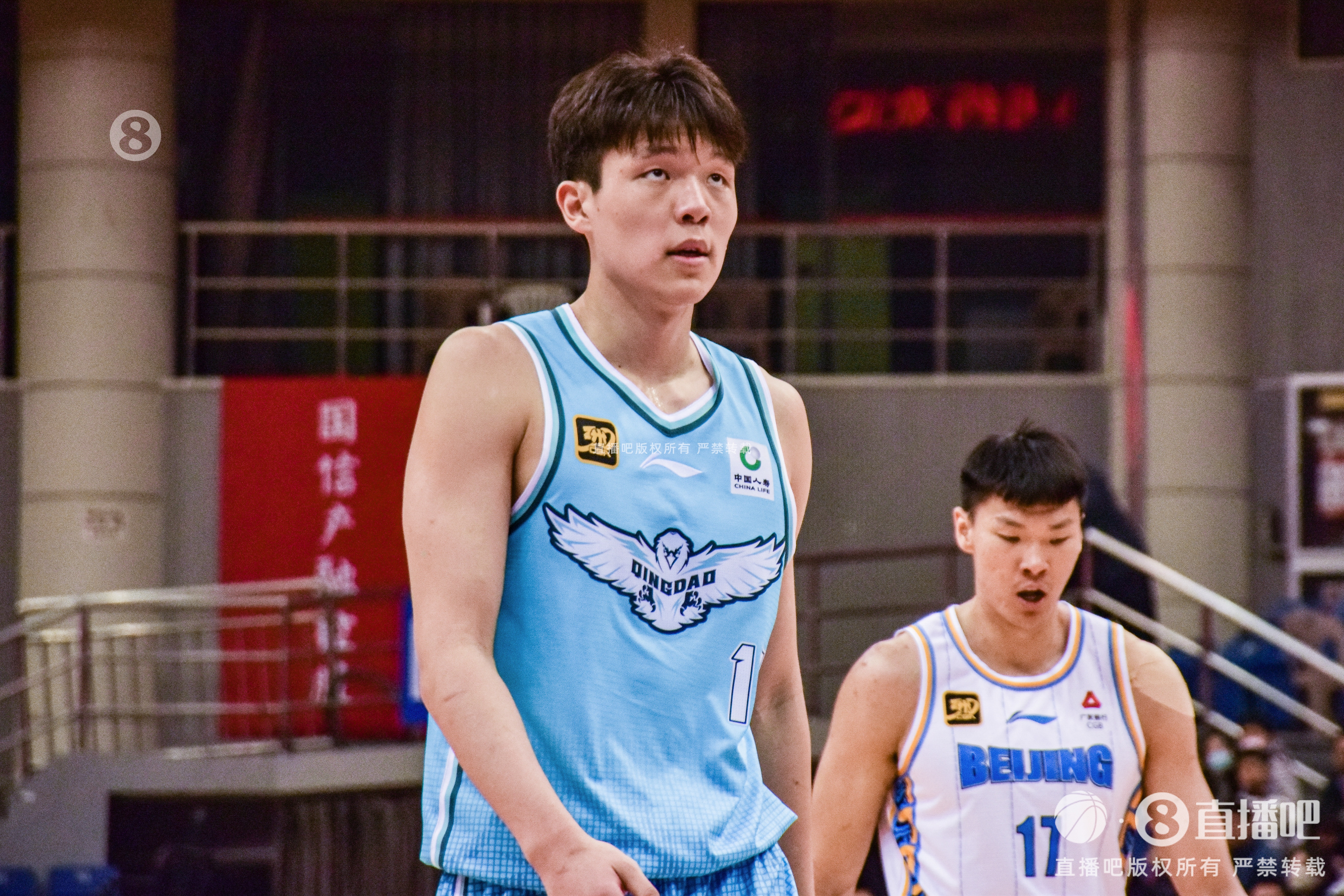 内线攻防俱佳！杨瀚森半场10分钟4中3砍9分11板&另有3断2帽