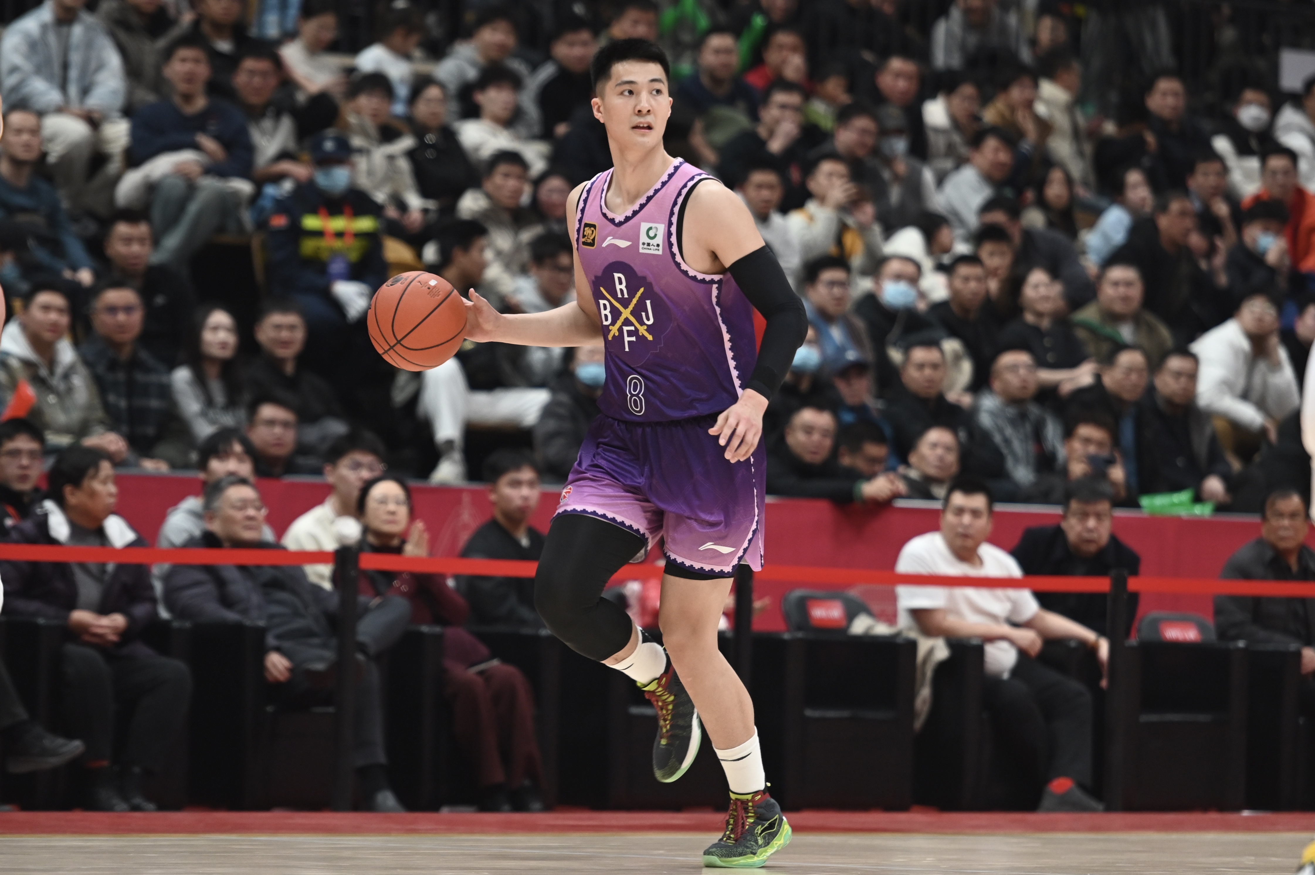 打得不错！朱松玮半场6中3&三分2中1拿7分&抢下7个篮板